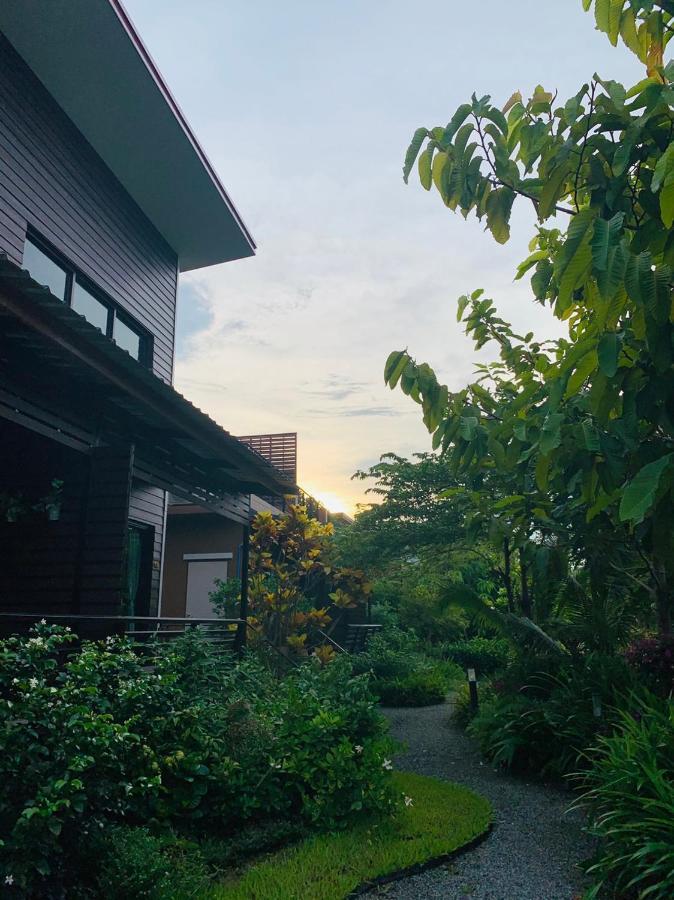 Baansuanklaiklungbangkrachao บ้านสวนใกล้กรุงบางกะเจ้า Phra Pradaeng Luaran gambar